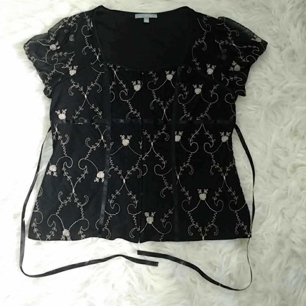 LIKE NEW NY COLLECTION BEAUTIFUL & FEMININE TOP